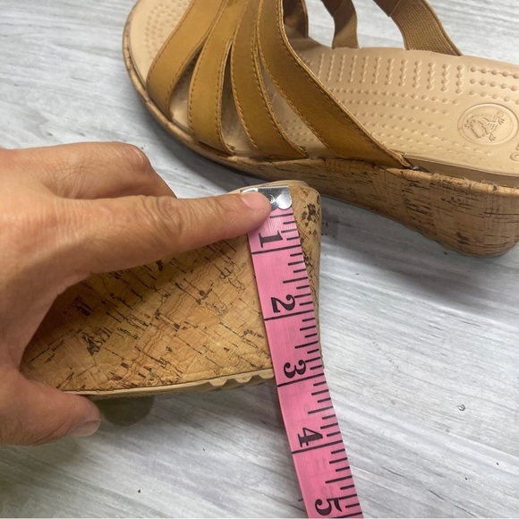 CROCS A Leigh Slip On Leather Tan Camel Brown Strappy Cork Wedge Sandals size 9 - Picture 12 of 14